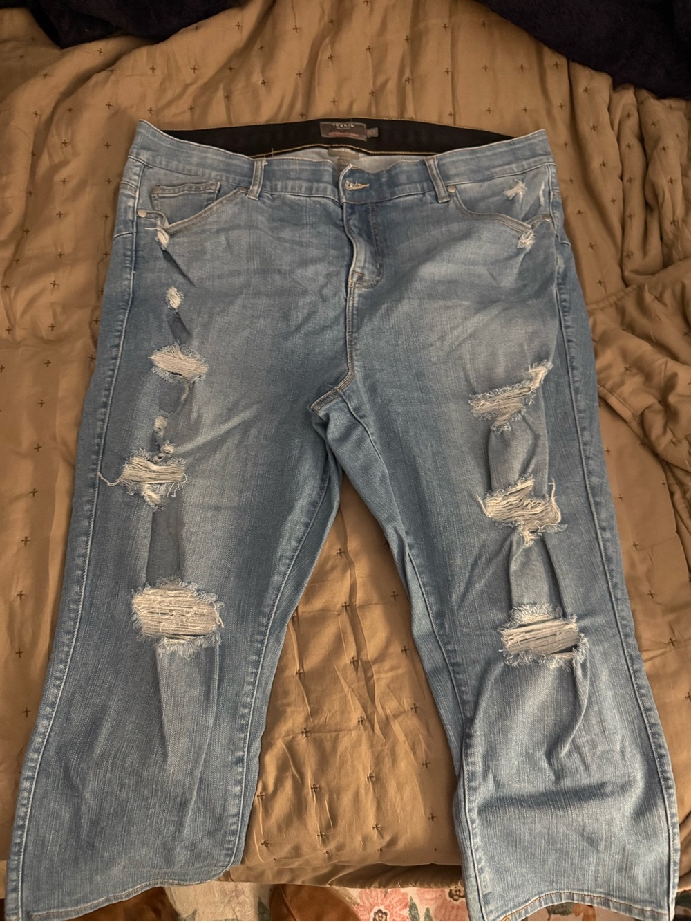 Torrid Cropped Bombshell Skinny jeans